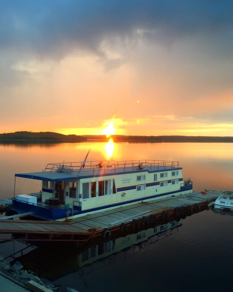 Floating Lodge Sioux Lookout 