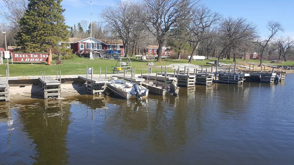 Reel Em Inn Lodge and dock