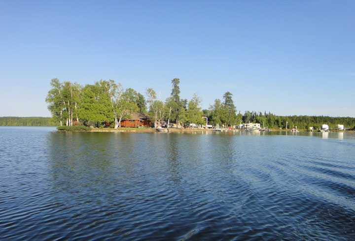 Pakashkan Lake Lodge