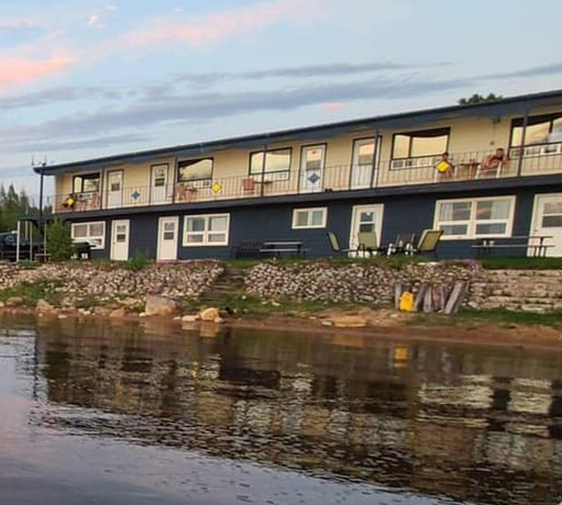 Waterfront Accommodations at Lone Pine Inn Ignace