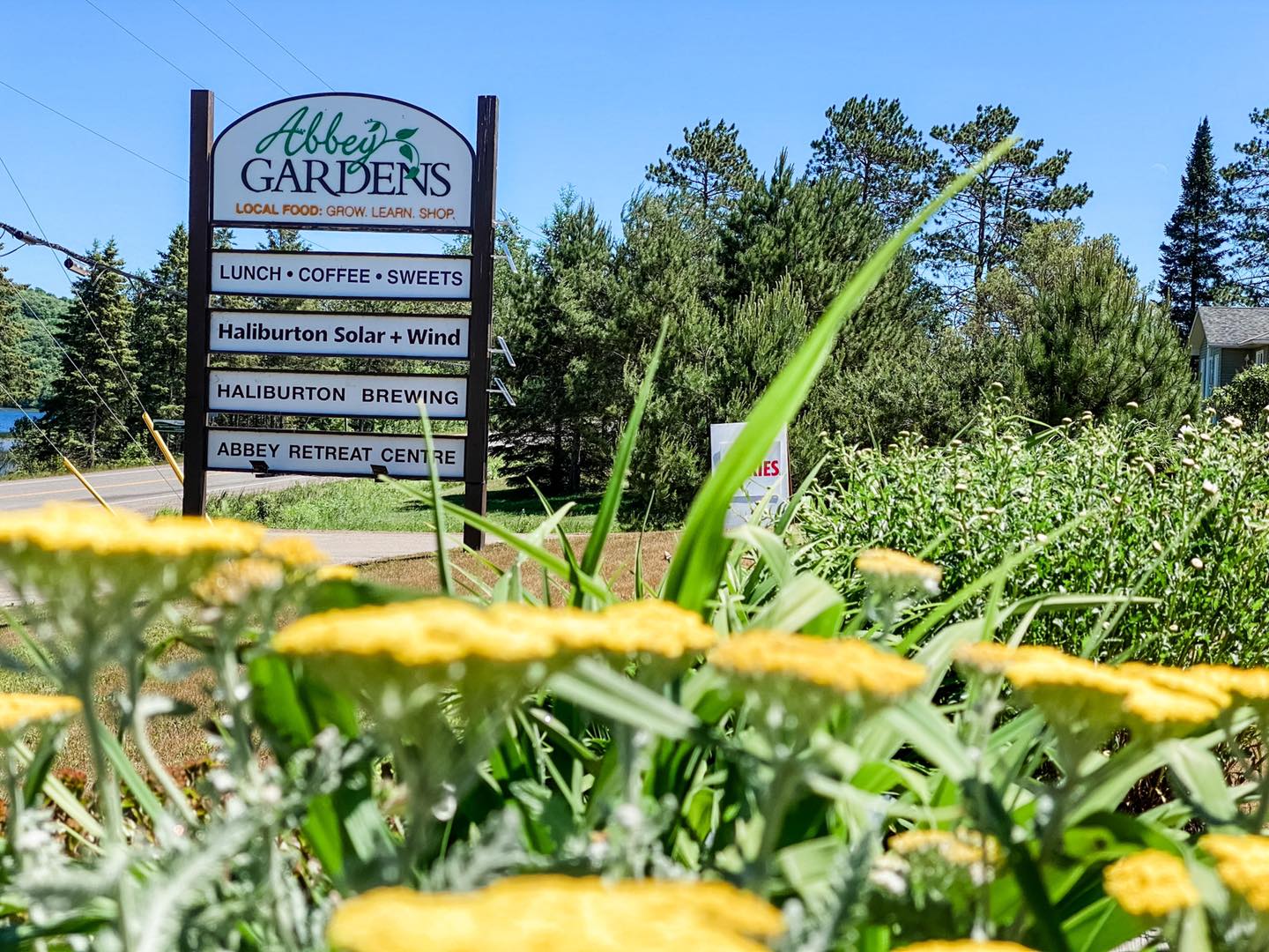 Abbey Gardens sign