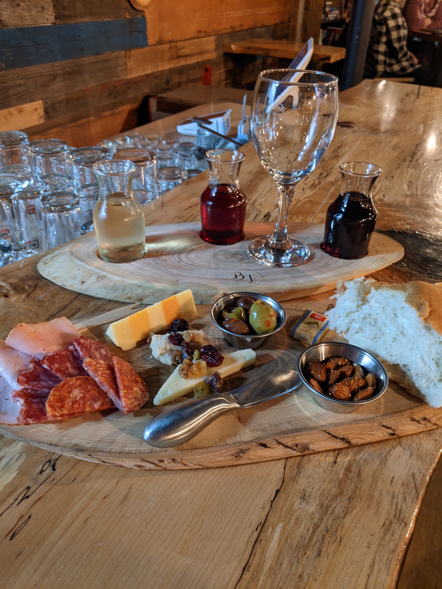 charcuterie board, wine flight broers jansen