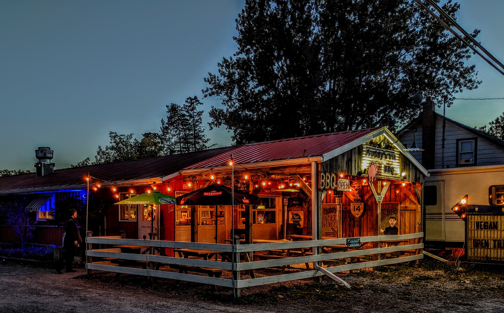 Muddy's Pit BBQ exterior