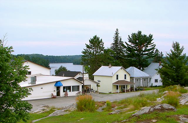 houses and building of Port Loring