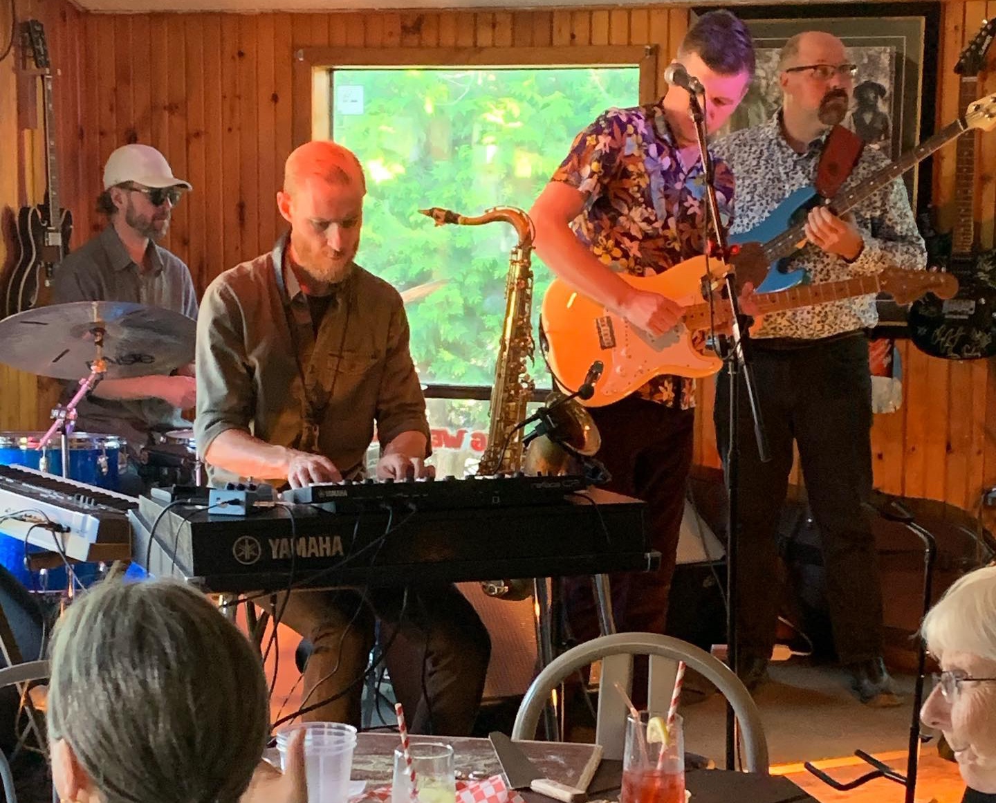 band playing at lavigne tavern