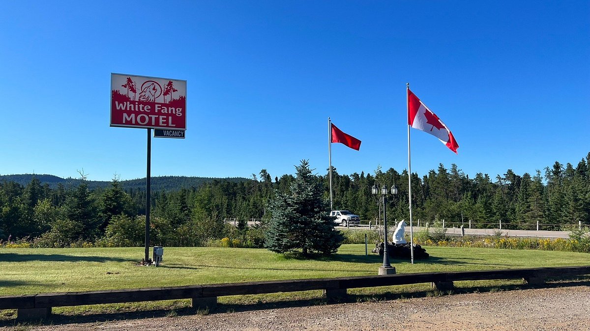 Grass frontage of motel with sign