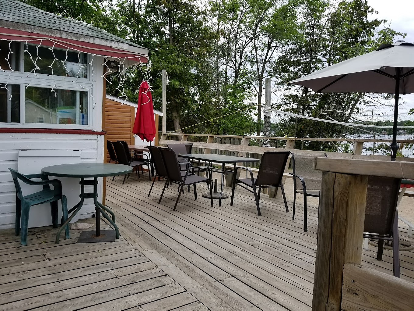 the patio at redlys country kitchen