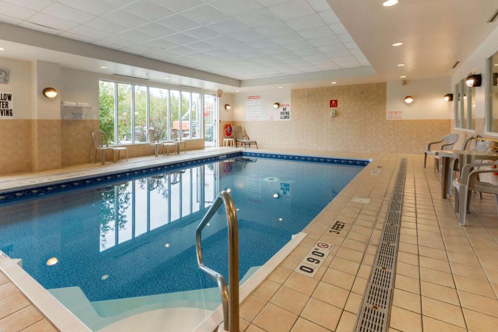 Indoor pool at Inn