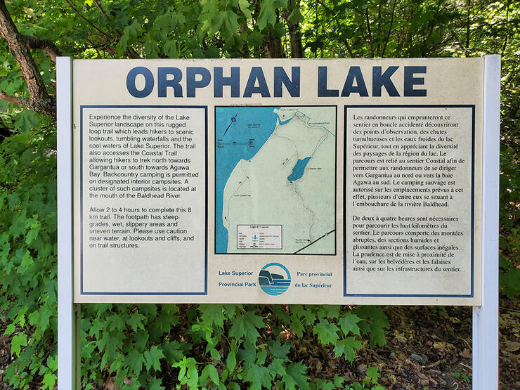 Sign and map on trailhead