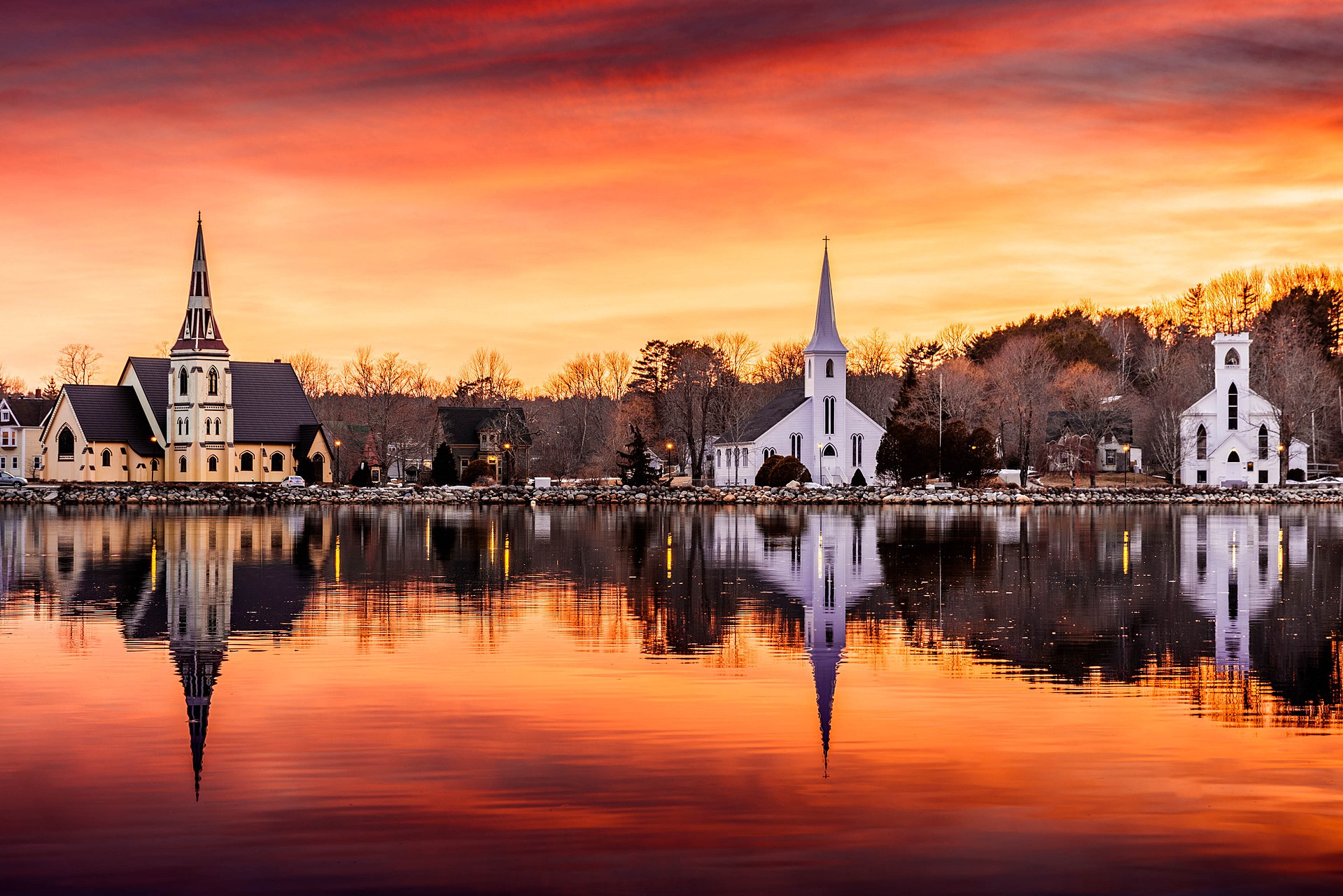 the famous three churches in mahone bay