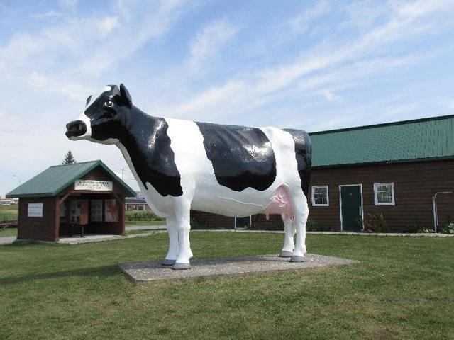 giant cow statue