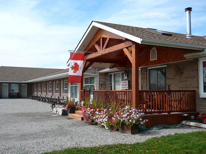 exterior of Jays Motel and Restaurant in Jarvis Ontario