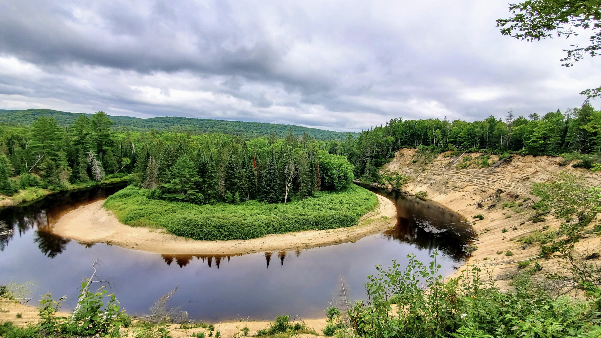 river bend at Arrowhead Provincial Park