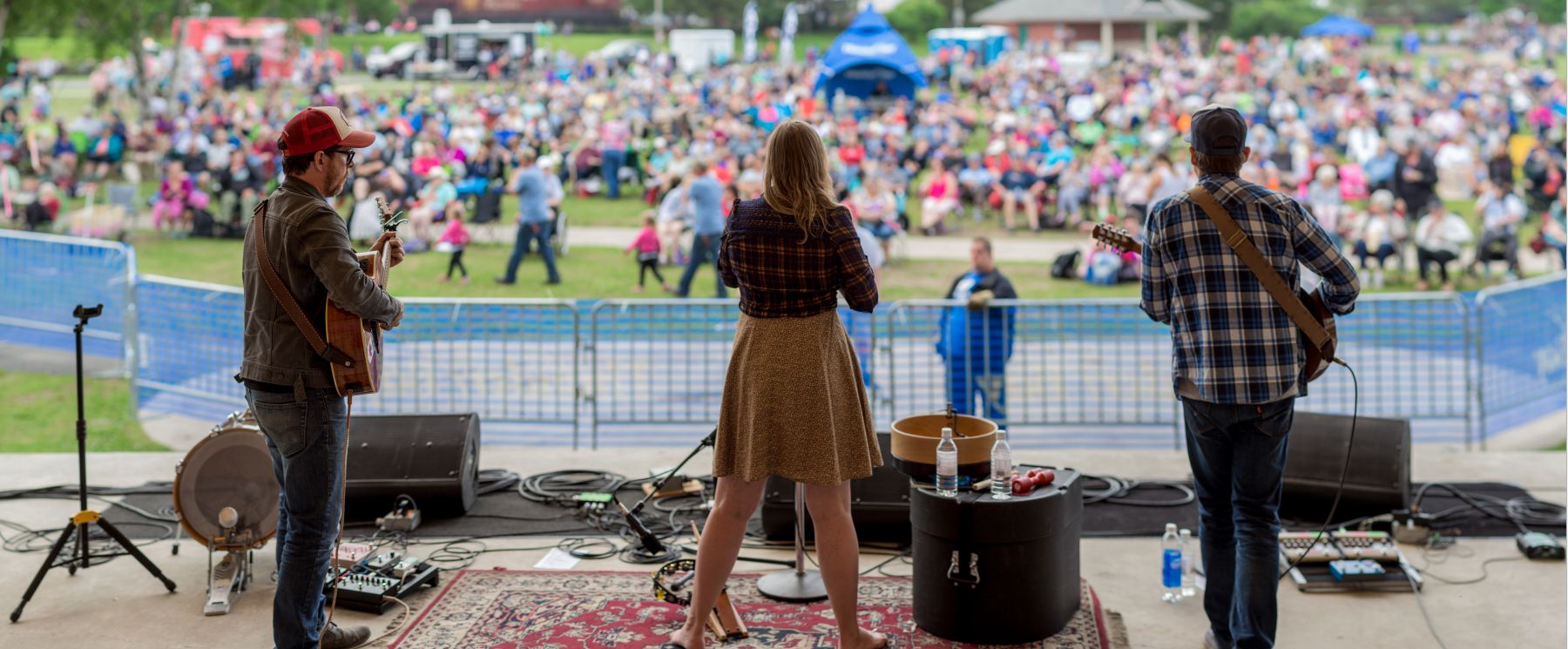 performers on stage at sundays in the park concert series chippewa park thunder bay