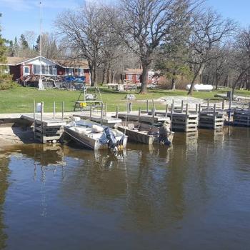 Reel Em Inn Lodge and dock