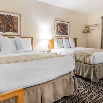 standard room at Econo Lodge