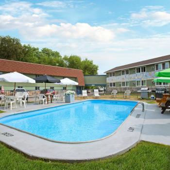 pool at travelodge kenora