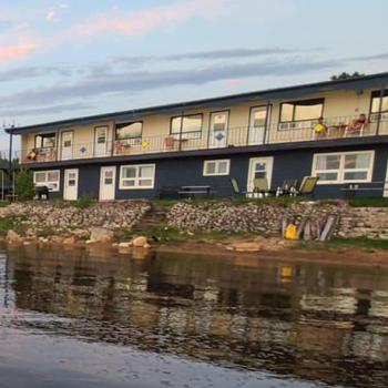 Waterfront Accommodations at Lone Pine Inn Ignace