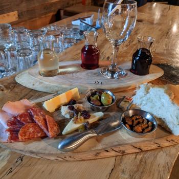 charcuterie board, wine flight broers jansen