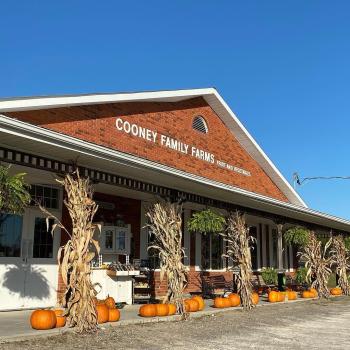 Exterior of The Apple Store Cooney Farms