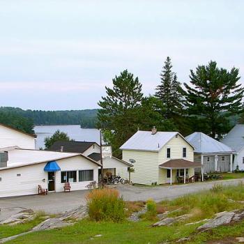 houses and building of Port Loring