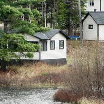 cabins on lake