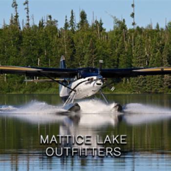 Float plane on the lake 