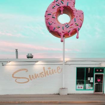 sunshine donuts from outside 