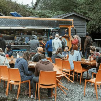 outdoor dining at food truck