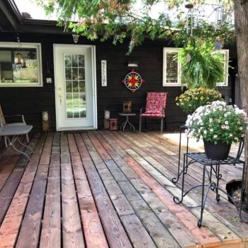 deck attached to log house