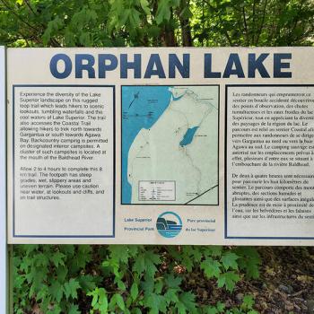 Sign and map on trailhead