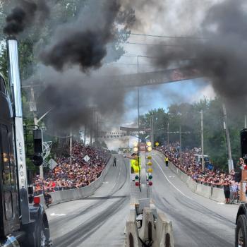 Trucks racing 