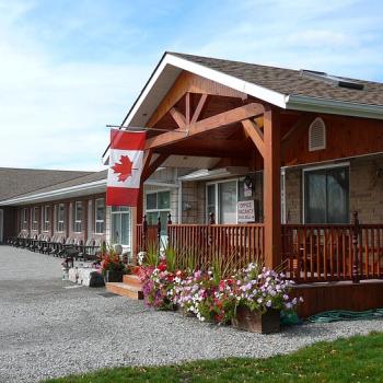 exterior of Jays Motel and Restaurant in Jarvis Ontario